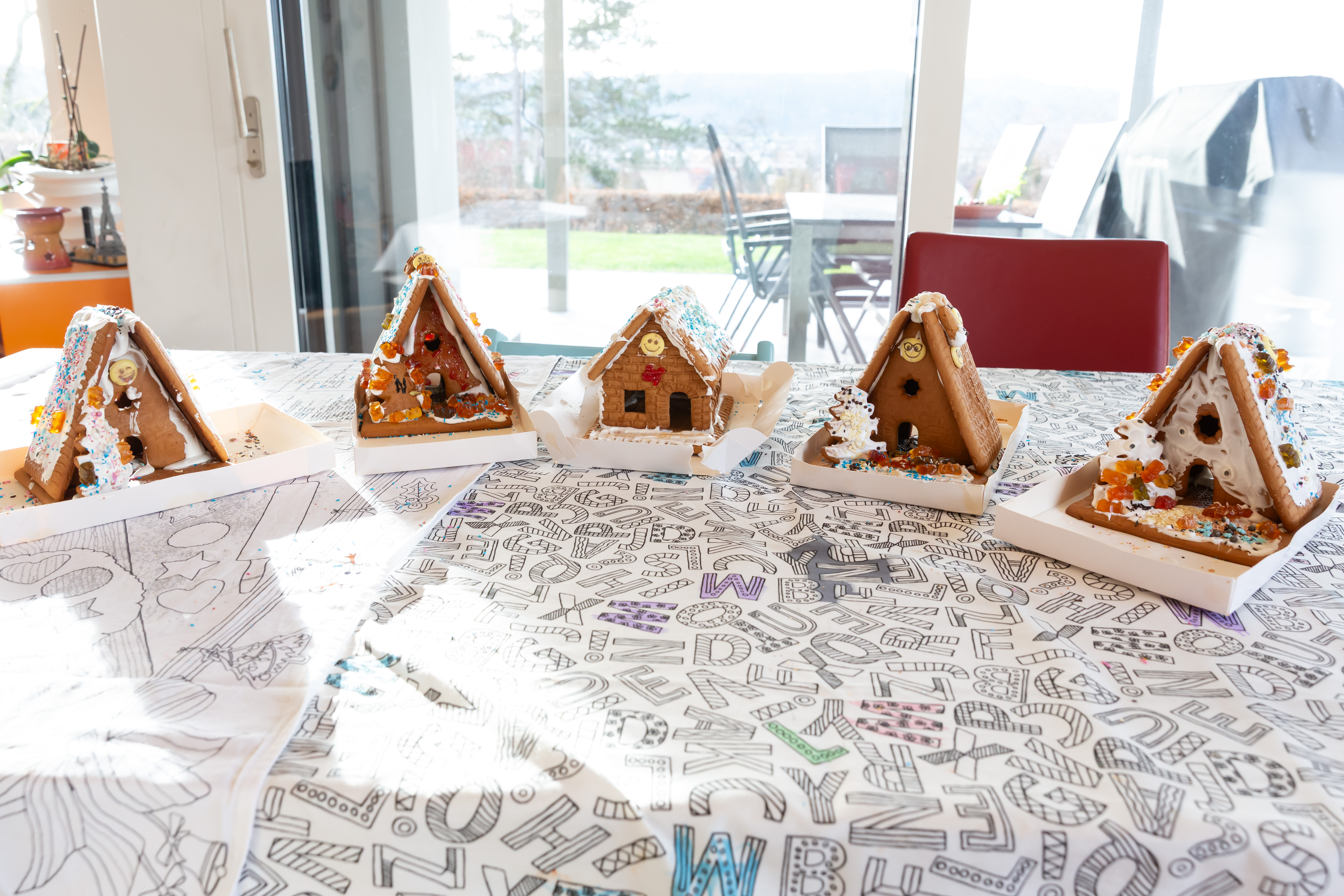 Ginger Bread House Building - Amelies's Friends